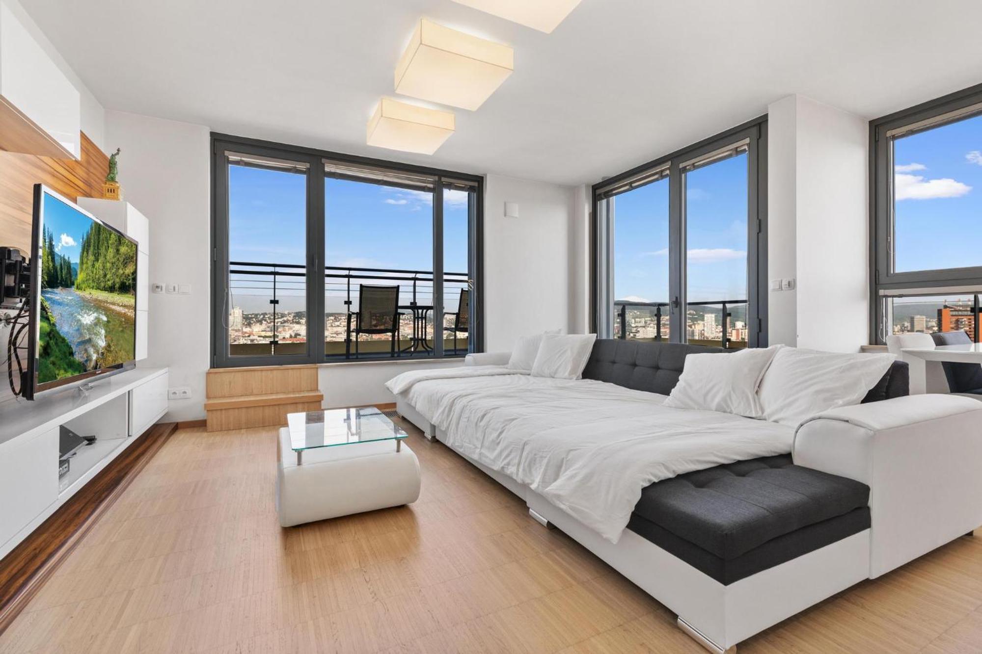 Sky Apartman In Bratislava - With 2 Parking Places Kültér fotó