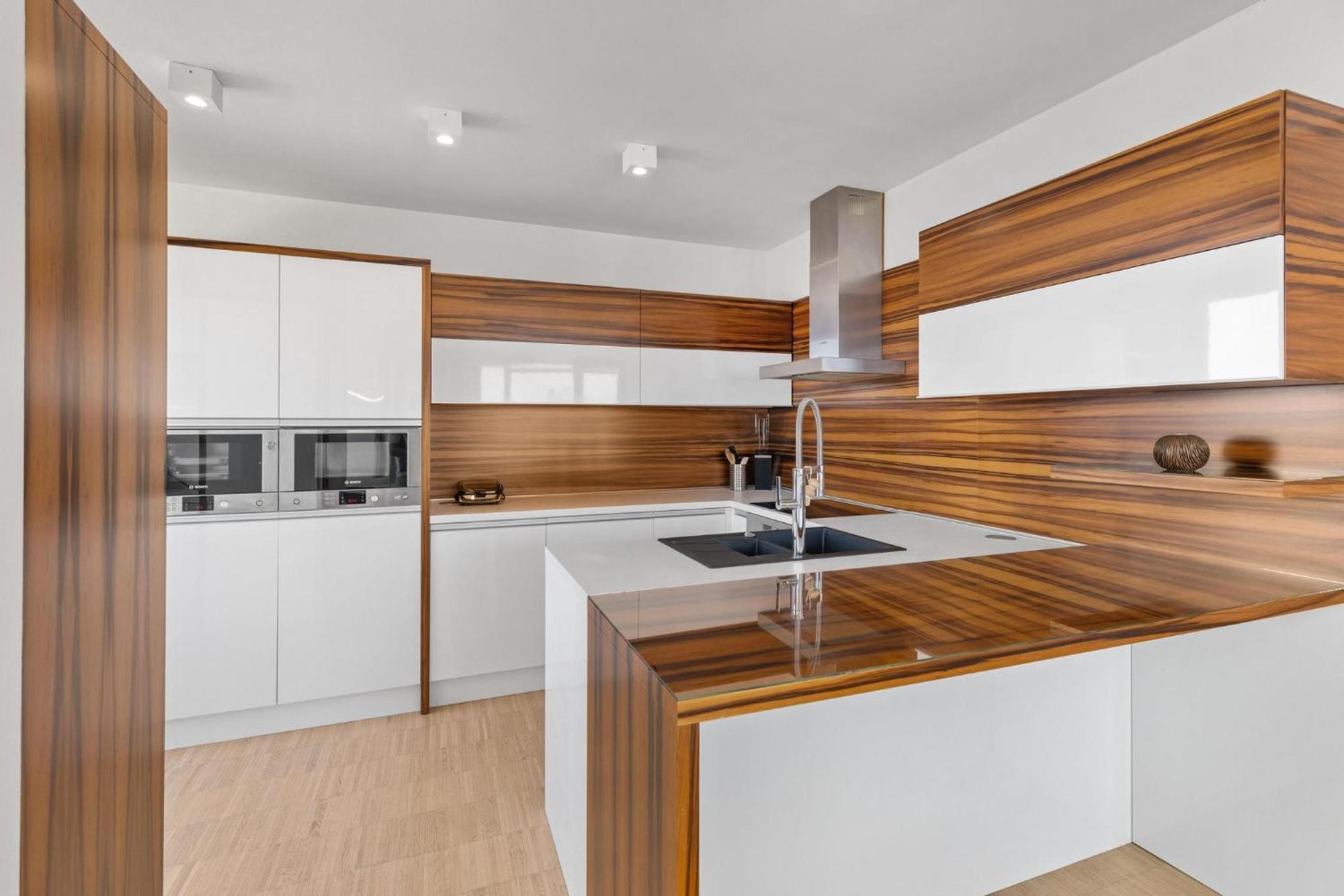 Sky Apartman In Bratislava - With 2 Parking Places Kültér fotó