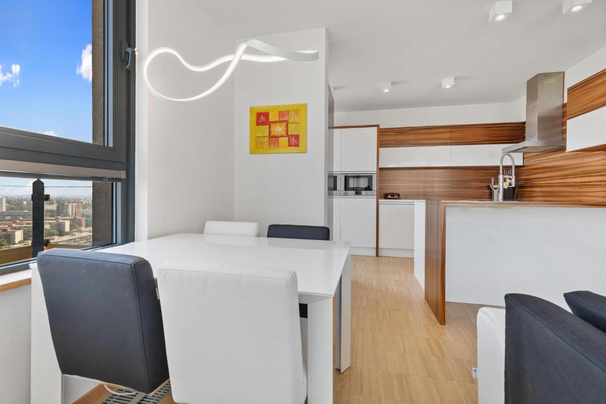 Sky Apartman In Bratislava - With 2 Parking Places Kültér fotó