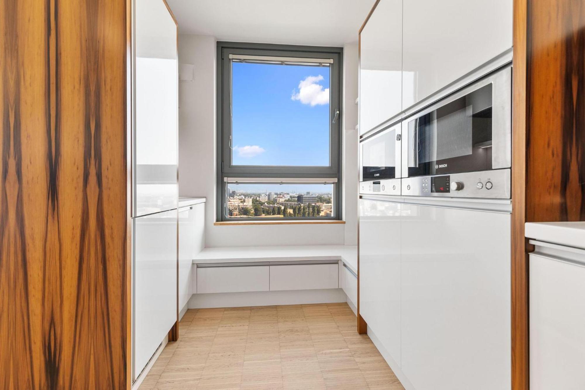 Sky Apartman In Bratislava - With 2 Parking Places Kültér fotó