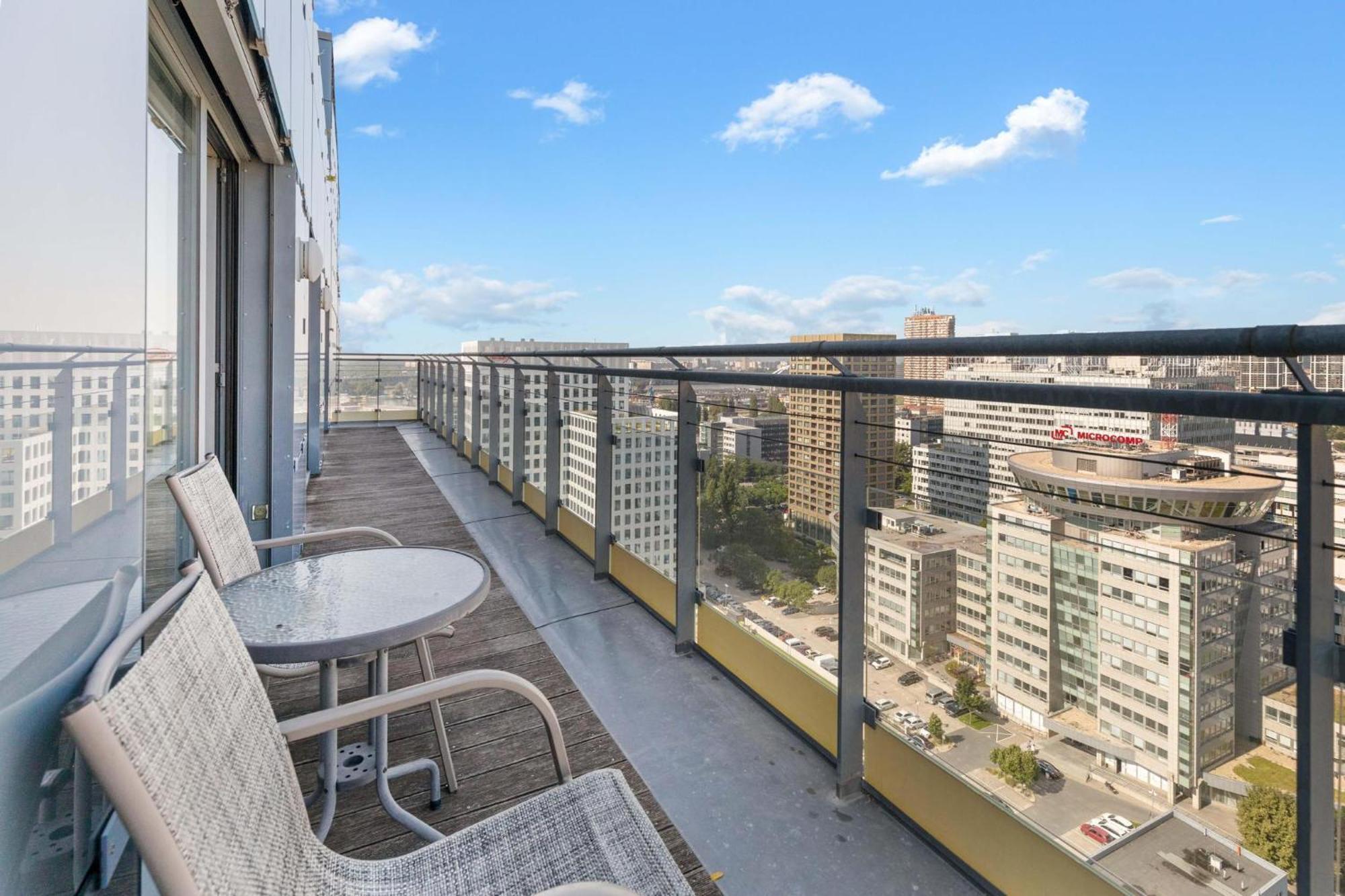Sky Apartman In Bratislava - With 2 Parking Places Kültér fotó